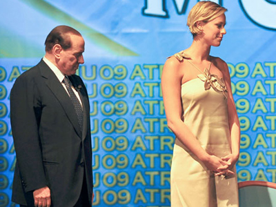 «Τις πληρώνουν για να ψεύδονται εναντίον μου»